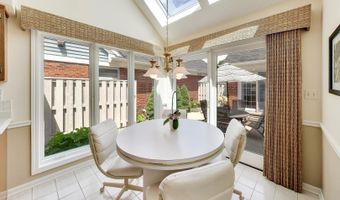 1819 N Normandy Ct, Arlington Heights, IL 60004