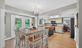 554 Lering Ct, Ballwin, MO 63011