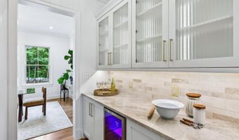7926 BOLLING Dr, Alexandria, VA 22308