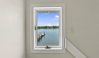 32 King Philip Ave, Barrington, RI 02806