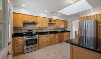 16 Edgebrook Ln, Airmont, NY 10952