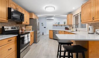 12 Robin Vale Dr, Glocester, RI 02857