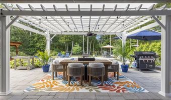 449 Sylvan Ct, North Kingstown, RI 02874