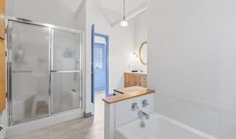 14 Lakeshore Dr, Belgrade, ME 04918