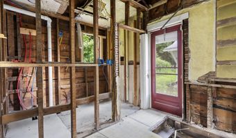 41 Old Farms Rd, Avon, CT 06001