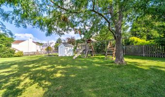 235 Aberdeen Dr, Algonquin, IL 60102