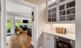 10 Lilac Ct, Bedford, NH 03110