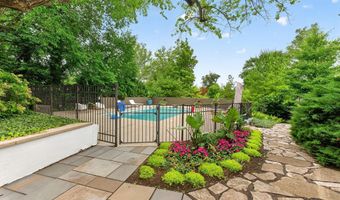 1980 Hillside Dr, Columbus, OH 43221