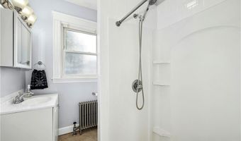 39 Ferncliff Ave, North Providence, RI 02911