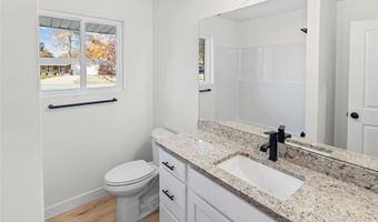 2301 Wedgewood Dr, Alton, IL 62002