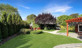 99 Roseneath Ave, Newport, RI 02840