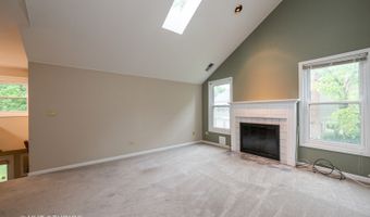 1949 N Charter Point Dr, Arlington Heights, IL 60004