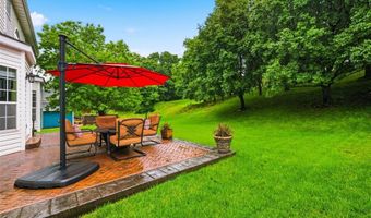 614 Whispering Willows Ct, Ballwin, MO 63021