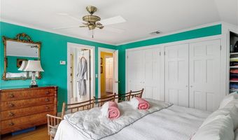 15 Cross St, Newport, RI 02840