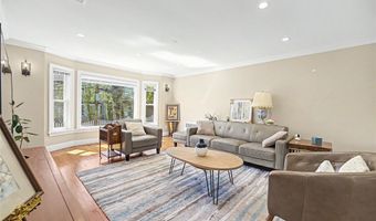 31 Edgemere Dr, Albertson, NY 11507