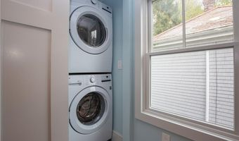 5 Gillies Ct, Newport, RI 02840