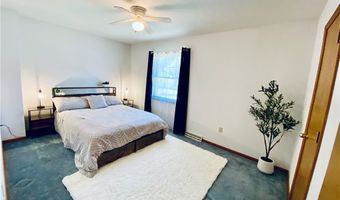 869 MOSS CANYON Dr, Amherst, OH 44001