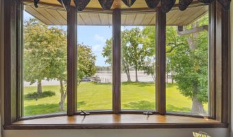 2213 SUNRISE Dr, Appleton, WI 54914