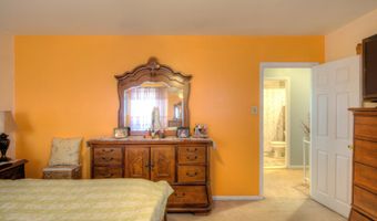 2 CLARK Dr, Barrington, NJ 08007