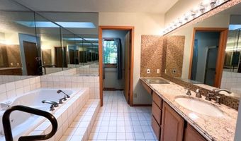 457 E Pioneer Trl, Aurora, OH 44202