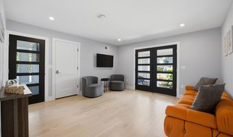 115 9TH St, Beach Haven, NJ 08008