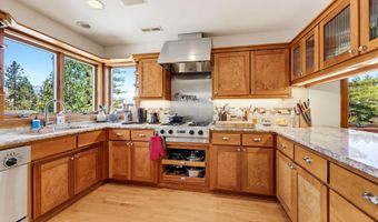 425 Merrill Cir, Ashland, OR 97520