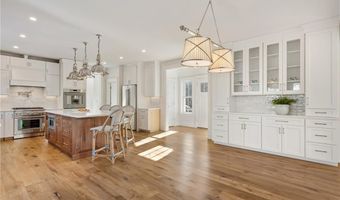 1 Knowlton Ct, Bristol, RI 02809