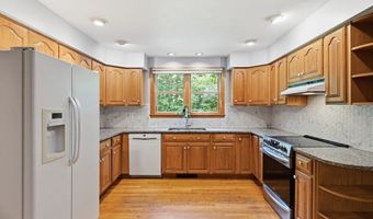232 Gold St, Belchertown, MA 01007