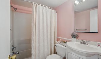 4379 AMERICANA Dr 201, Annandale, VA 22003