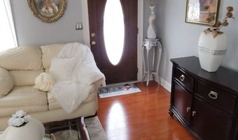 30 Grove Pl, Danbury, CT 06810