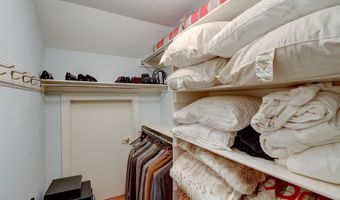 4744 34TH St N, Arlington, VA 22207
