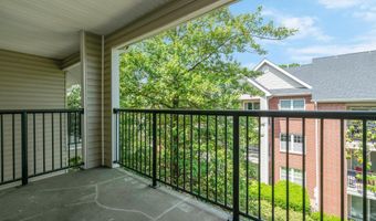 3308 WYNDHAM Cir 321, Alexandria, VA 22302