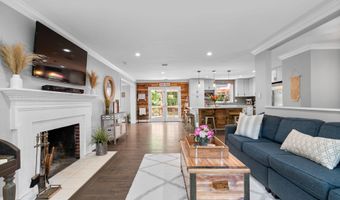 8605 ARDFOUR Ln, Annandale, VA 22003