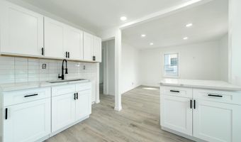 24 Slater St, Amsterdam, NY 12010