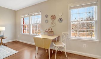 1251 E ABINGDON Dr #1121, Alexandria, VA 22314
