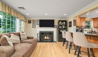16 Raymond Pl, Cromwell, CT 06416