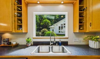 186 Lindholm Ln, Arcata, CA 95521
