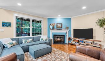 76 Pape Dr, Atlantic Highlands, NJ 07716