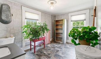 2 West Rd, Abbot, ME 04406