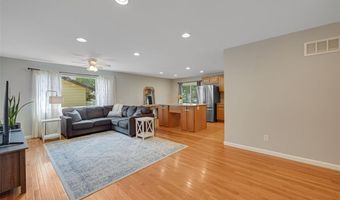 318 Windyoak Dr, Ballwin, MO 63021