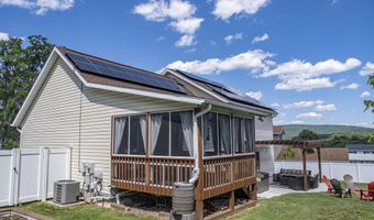 359 Reiling Ln, Altoona, PA 16601