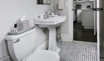 16 Carroll Ave, Newport, RI 02840