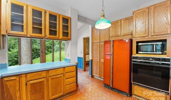 32 Delano Rd, Asheville, NC 28805