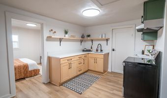 210 DORRIS St, Springfield, OR 97477