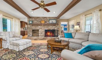 16 Iron Gate Ln, Cromwell, CT 06416