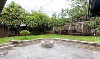 207 N MAPLE St, Bingen, WA 98605