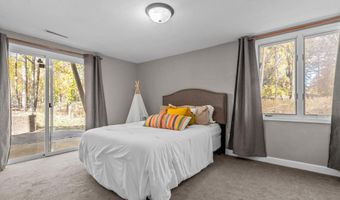 11 HILLTOP Ct, Appleton, WI 54914