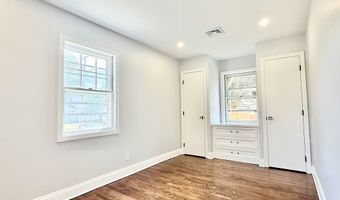 40 E Pasadena Pl, Bridgeport, CT 06610
