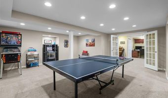 647 Waterford Ridge Dr, Ballwin, MO 63021