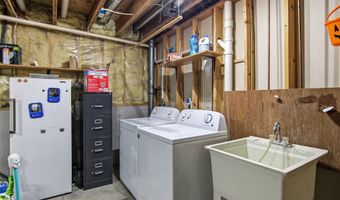 511 S Beach Dr, Altoona, WI 54720